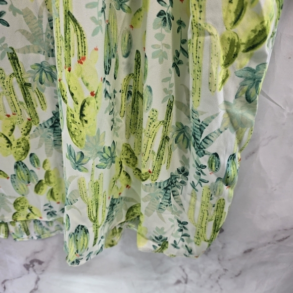 Torrid Shirt Womens 5X 5 Blouse Green Cactus Abbey Georgette Button Back Blouse - Picture 4 of 12
